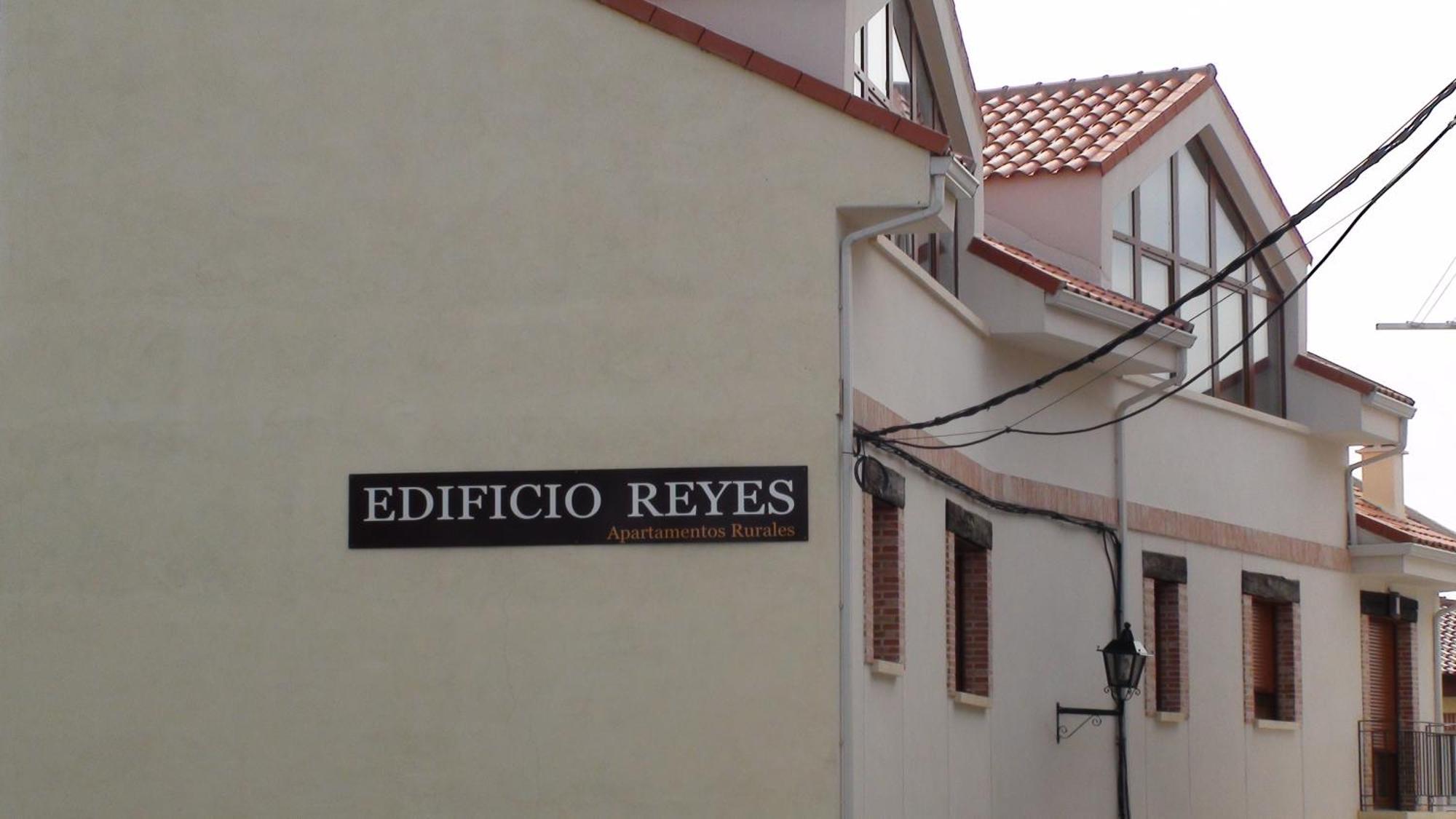 Edificio Reyes Διαμέρισμα La Adrada Εξωτερικό φωτογραφία